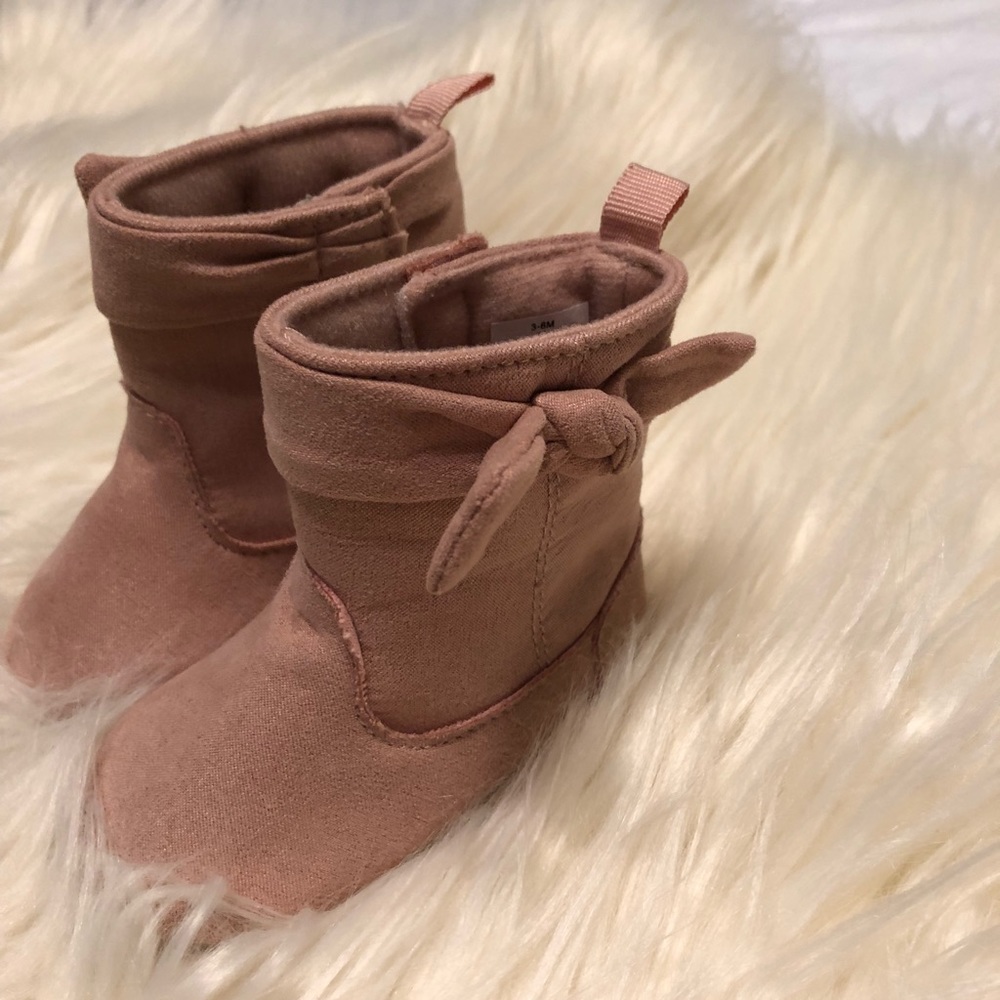 Baby girl 3-6 months boots (blush pink)